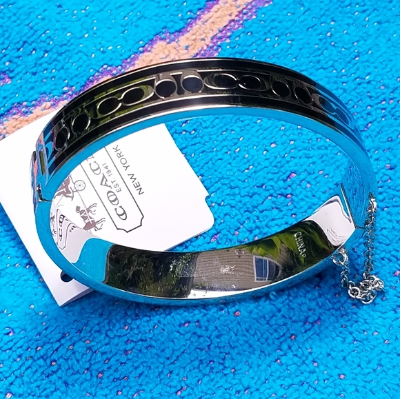 Coach Bangle Bracelet Signature C Hinge Heavy Black Silver Oval Safety Chain NWT - Picture 9 of 14
